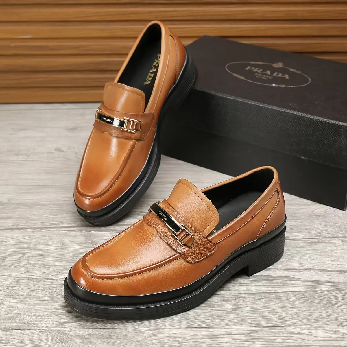 Men's shoes 💰540 💰💰🎩🎩【Prada】Counter 1:1⬆️original reproduction, absolute quality🆗Original outsole, high-quality imported rubber, wear-resistant and non-slip, never degummed, upper material: imported first-layer cowhide➕anti-slip foam outsole, official website material, lining material: water-dyed leather lining, 3 colors available! Code number 38-45